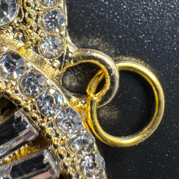 CHANEL PENDANT CLEAR CRYSTAL ON GOLD - Picture 10 of 17